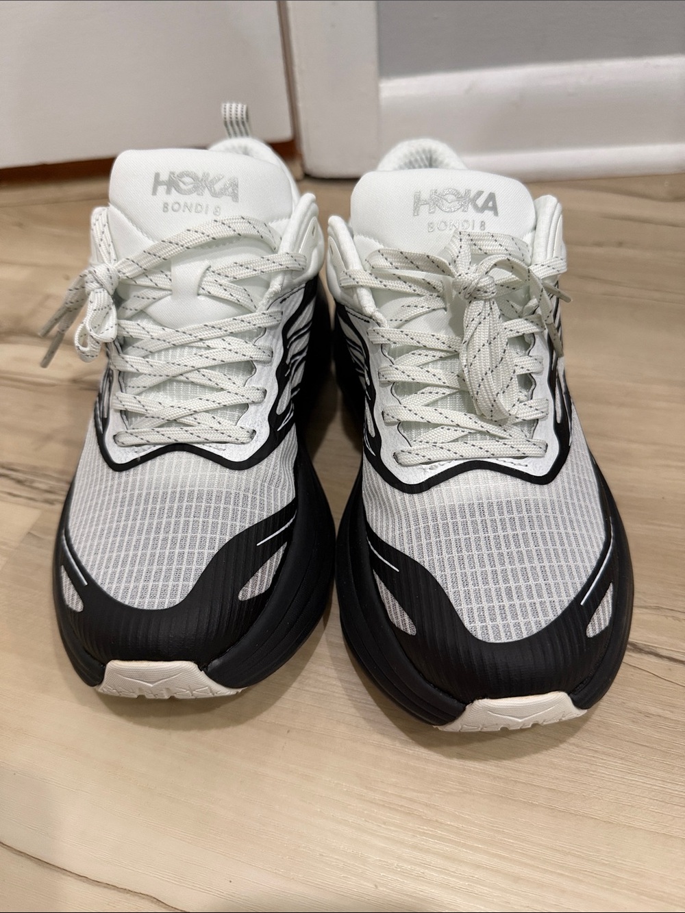 Hoka Bondi 8 Sneakers NEW